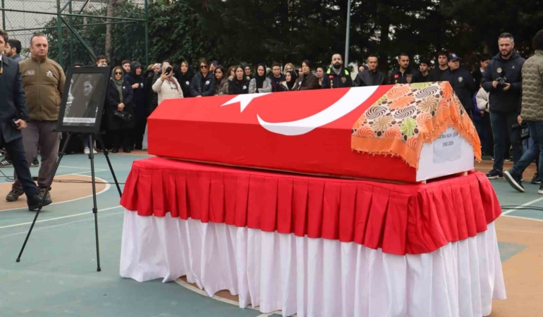 Yüzlerce meslektaşı Fatma Nur öğretmeni son yolculuğuna uğurladı