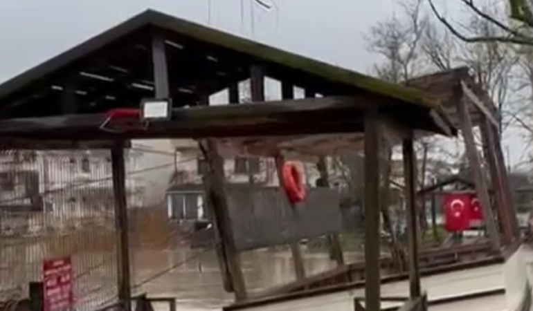 Şile’de sağanak su baskınlarına neden oldu