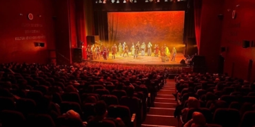 ‘2026 Şeyh Edebali Yılı’ kapsamında ‘Devlet Ana’ oyunu Bilecik’te sahnelendi