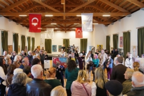 Ayvalık’ta "Kadın gözüyle bir renkte direnç" sergisi açıldı