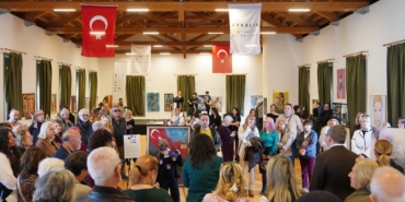 Ayvalık’ta "Kadın gözüyle bir renkte direnç" sergisi açıldı