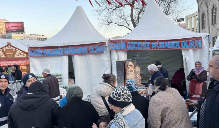Gaziosmanpaşa Belediyesi’nden iftarda vatandaşlara döner ikramı