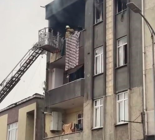 Küçükçekmece’de korkutan yangın: 5 kişi dumandan etkilendi
