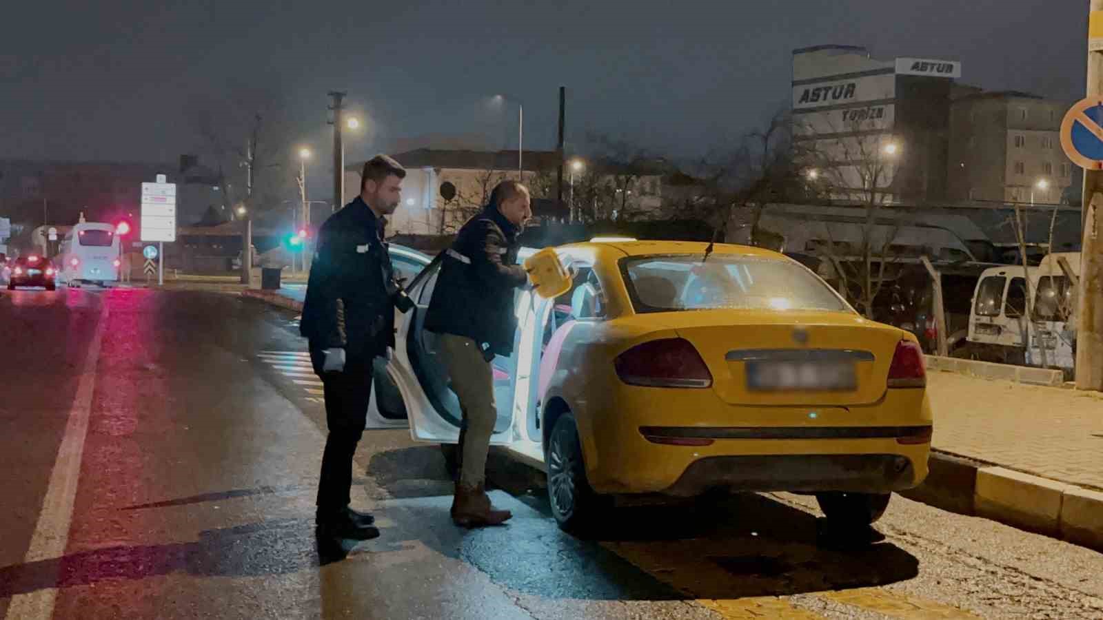 Tekirdağ’da takside yolcu dehşeti: Şoförü omzundan bıçakladı