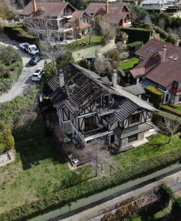 Oyuncu Aslıhan Karalar ölümden döndü: Lüks villadaki yangın havadan görüntülendi