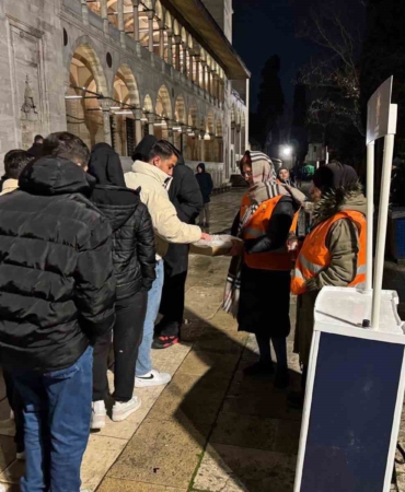 AK Parti İstanbul’dan 39 ilçenin 961 mahallesinde lokum ikramı