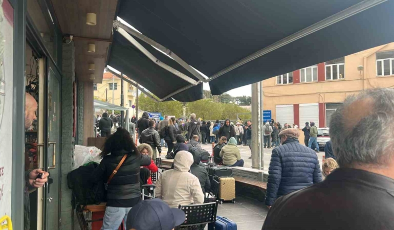 Türk tatilciler dönüş yolunda Yunanistan’ın Midilli Adası’nda mahsur kaldı