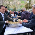 Vali Sözer’den Şeyh Edebali Türbesi’nde vatandaşlara şifalı pilav ikramı
