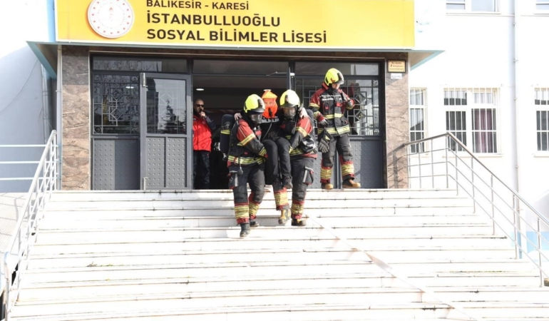 Karesi’de 413 öğrencili dev deprem tatbikatı