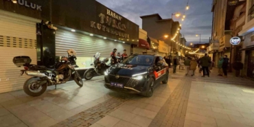 Çanakkale’de kar vaadiyle vatandaşları dolandıran kuyumcunun işletmesinde yapılan incelemede sahte altınlar ortaya çıktı