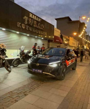 Çanakkale’de kar vaadiyle vatandaşları dolandıran kuyumcunun işletmesinde yapılan incelemede sahte altınlar ortaya çıktı