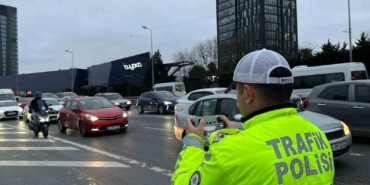 Ümraniye’de dron destekli "kaynak" uygulamasındaceza yiyen sürücü polise tepki gösterdi