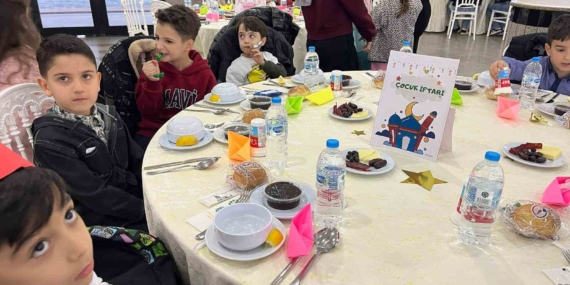 Merih Demiral’dan ilkokul öğretmenine jest