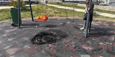 Keşan’da çocuk parkında yakılan ateş oyun gruplarına zarar verdi