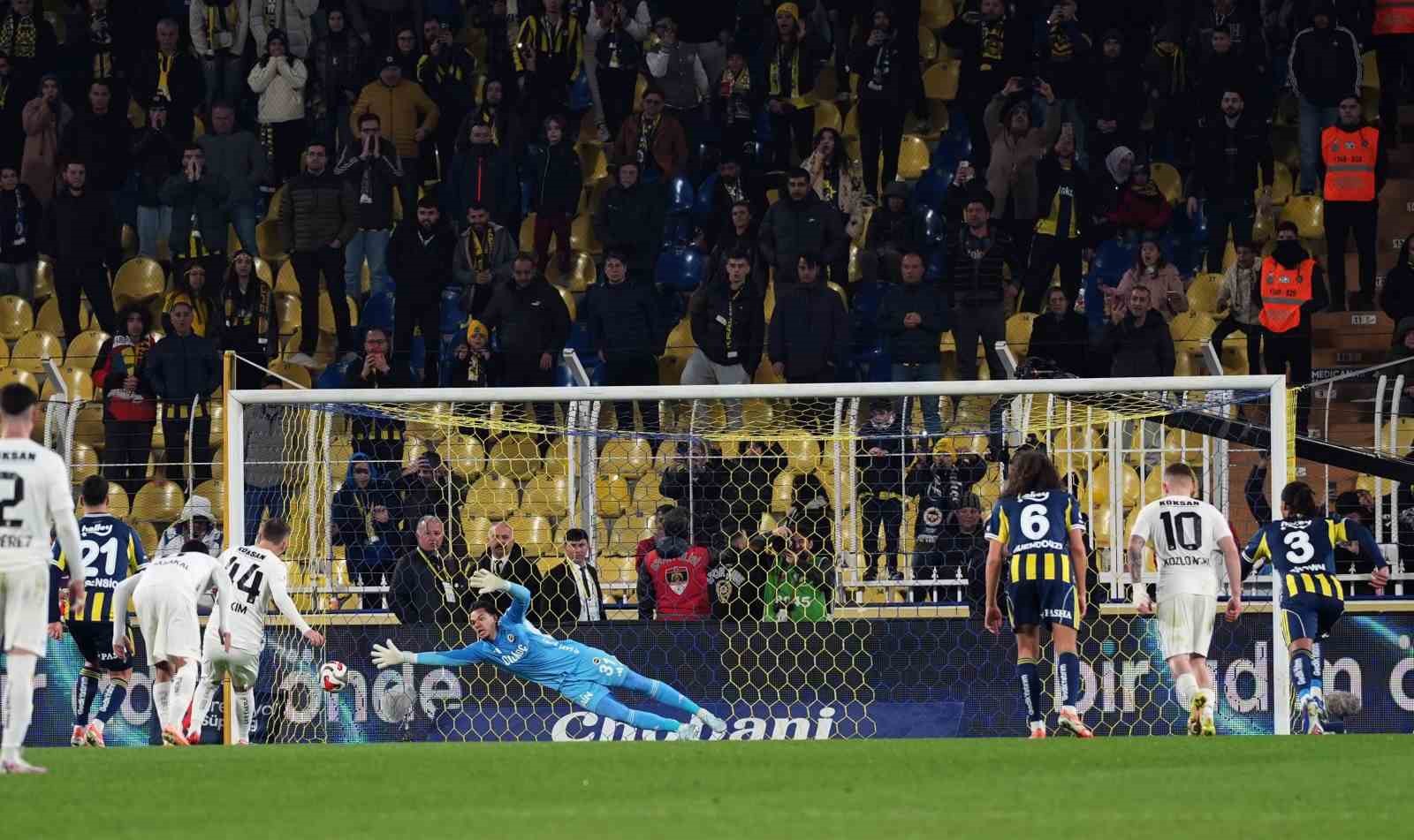 Fenerbahçe, kalesini gole kapatamıyor