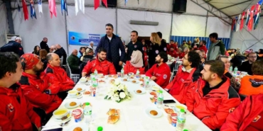 Kartal Belediyesi, Afet ve Arama Kurtarma ekiplerini iftar sofrasında buluşturdu