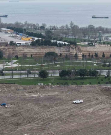 Tarihi Kazlıçeşme Meydanı’nda moloz utancı sona eriyor