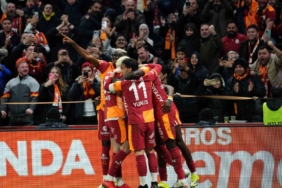 Galatasaray haftayı en yakın rakiplerine karşı 7 puan farkla kapadı