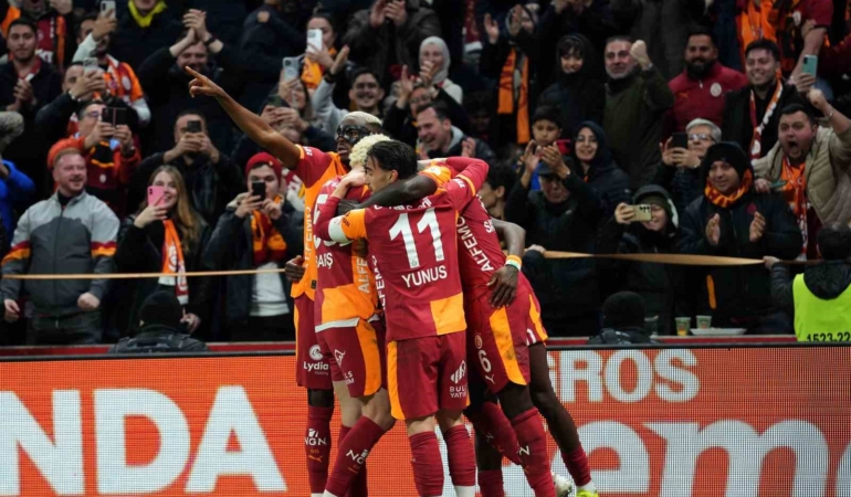 Galatasaray haftayı en yakın rakiplerine karşı 7 puan farkla kapadı