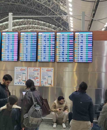 Sabiha Gökçen’de hava muhalefeti engeli: 127 sefer iptal edildi, yolcular terminalde kaldı