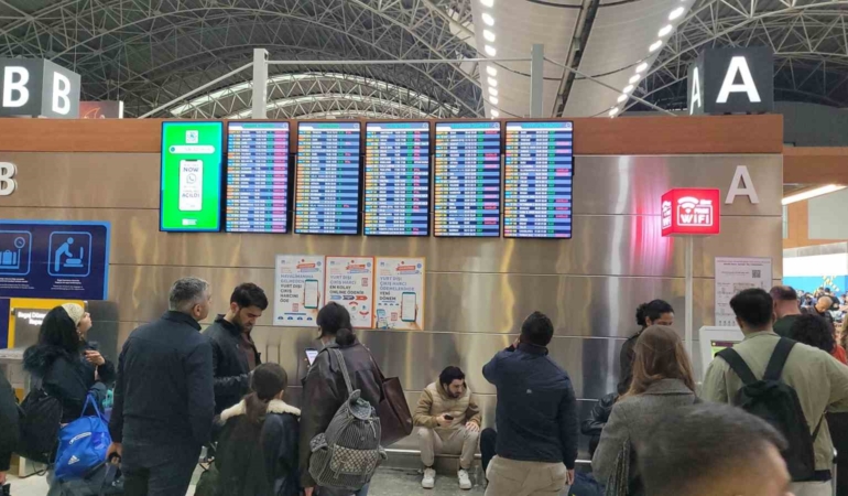 Sabiha Gökçen’de hava muhalefeti engeli: 127 sefer iptal edildi, yolcular terminalde kaldı