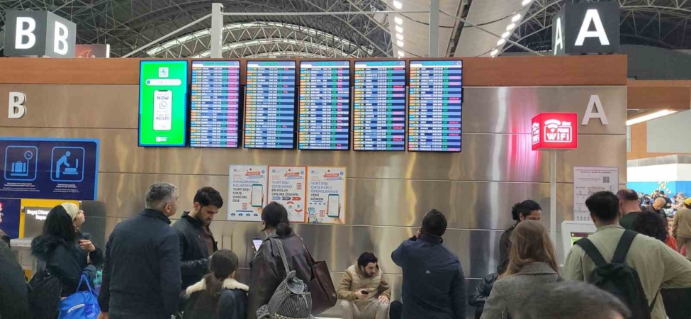 Sabiha Gökçen’de hava muhalefeti engeli: 127 sefer iptal edildi, yolcular terminalde kaldı