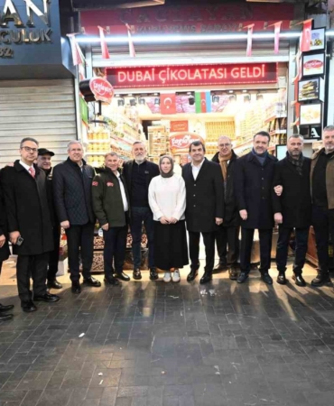 BTSO Başkanı Burkay, tarihi çarşıda esnafla buluştu