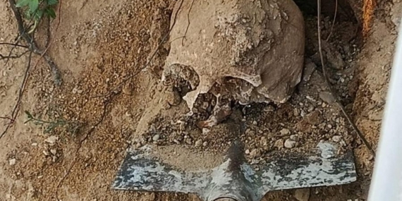 Bahçede yapılan kazıda insan kafatası ve kemikler bulundu