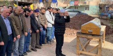 Ahşap evdeki yangında hayatını kaybeden bedensel engelli kişi toprağa verildi