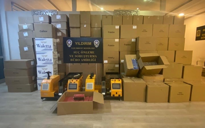 Bursa’da kaçak sigara imalathanesine operasyon: 460 kilo tütün ele geçirildi