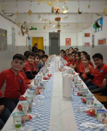 Minik kalpler iftar sofrasında buluştu