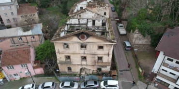 156 yıllık tarihi bina yangında zarar gördü