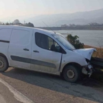 İki otomobil kafa kafaya çarpıştı: 1 yaralı