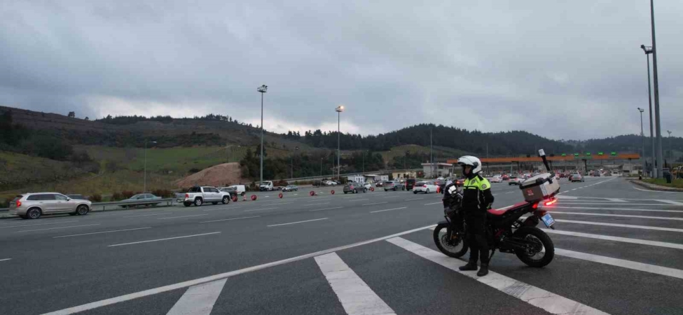 Bayram dönüşü Bursa otoyolunda yoğunluk: İstanbul istikametinde trafik yavaşladı