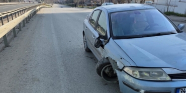 Keşan’da refüje çarpan otomobilin sürücüsü yaralandı