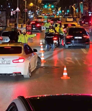 Kadıköy’de trafik ve asayiş denetimi: 2 milyon ceza, 80 araç trafikten men