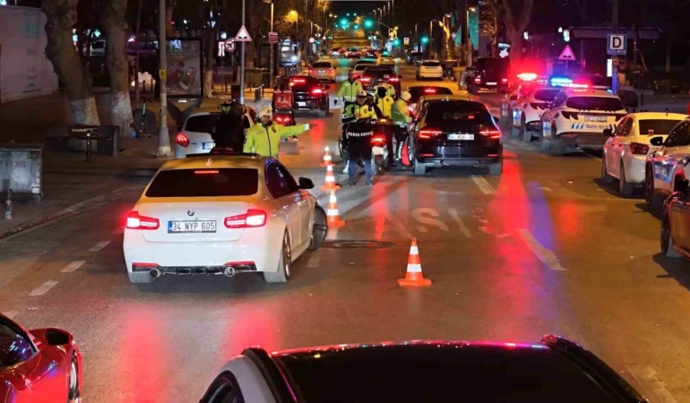 Kadıköy’de trafik ve asayiş denetimi: 2 milyon ceza, 80 araç trafikten men
