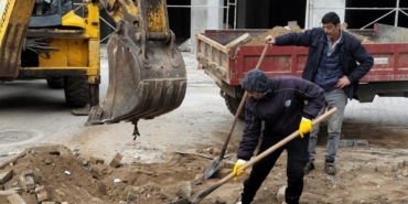 Edremit Belediyesi Altınkum’da ve Kadıköy’de yolları yeniliyor
