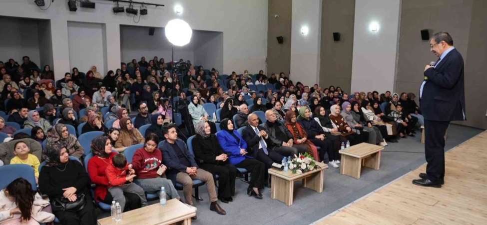 Yazar Hayati İnanç, Körfez’de vatandaşlarla buluştu