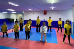 Başiskele’de kış spor okulları 9 branşta eğitimlerini sürdürüyor