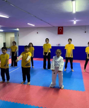 Başiskele’de kış spor okulları 9 branşta eğitimlerini sürdürüyor