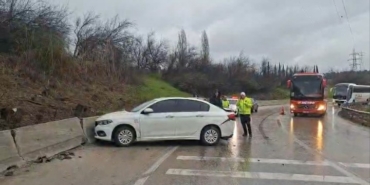 Otobanda zincirleme kaza: 4 araç birbirine girdi