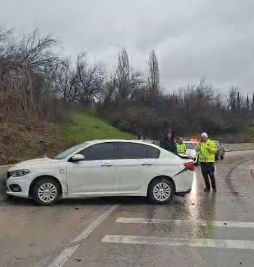 Otobanda zincirleme kaza: 4 araç birbirine girdi
