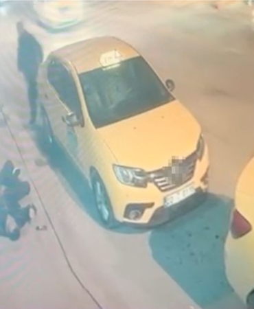 Yerde can çekişirken bakıp geçtiler, hayatını kaybetti