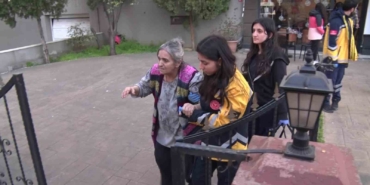 Kadıköy’de yangın paniği: Yaşlı kadın dumandan etkilendi