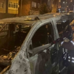 Okmeydanı’nda ticari takside yangın: Yolcular son anda tahliye edildi