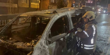 Okmeydanı’nda ticari takside yangın: Yolcular son anda tahliye edildi