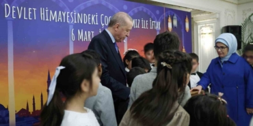 Cumhurbaşkanı Erdoğan, devlet himayesindeki çocuklarla gönül sofrasında buluştu