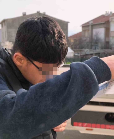 Abartı egzoz ile dolaştı, 58 bin lira ceza yiyince, "Devlet yakalar" mesajı verdi