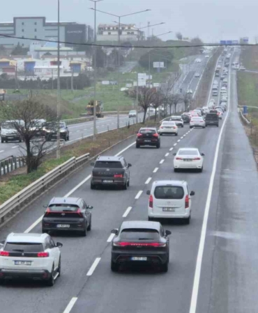 Bayram dönüşü Tekirdağ-İstanbul yolunda yoğunluk